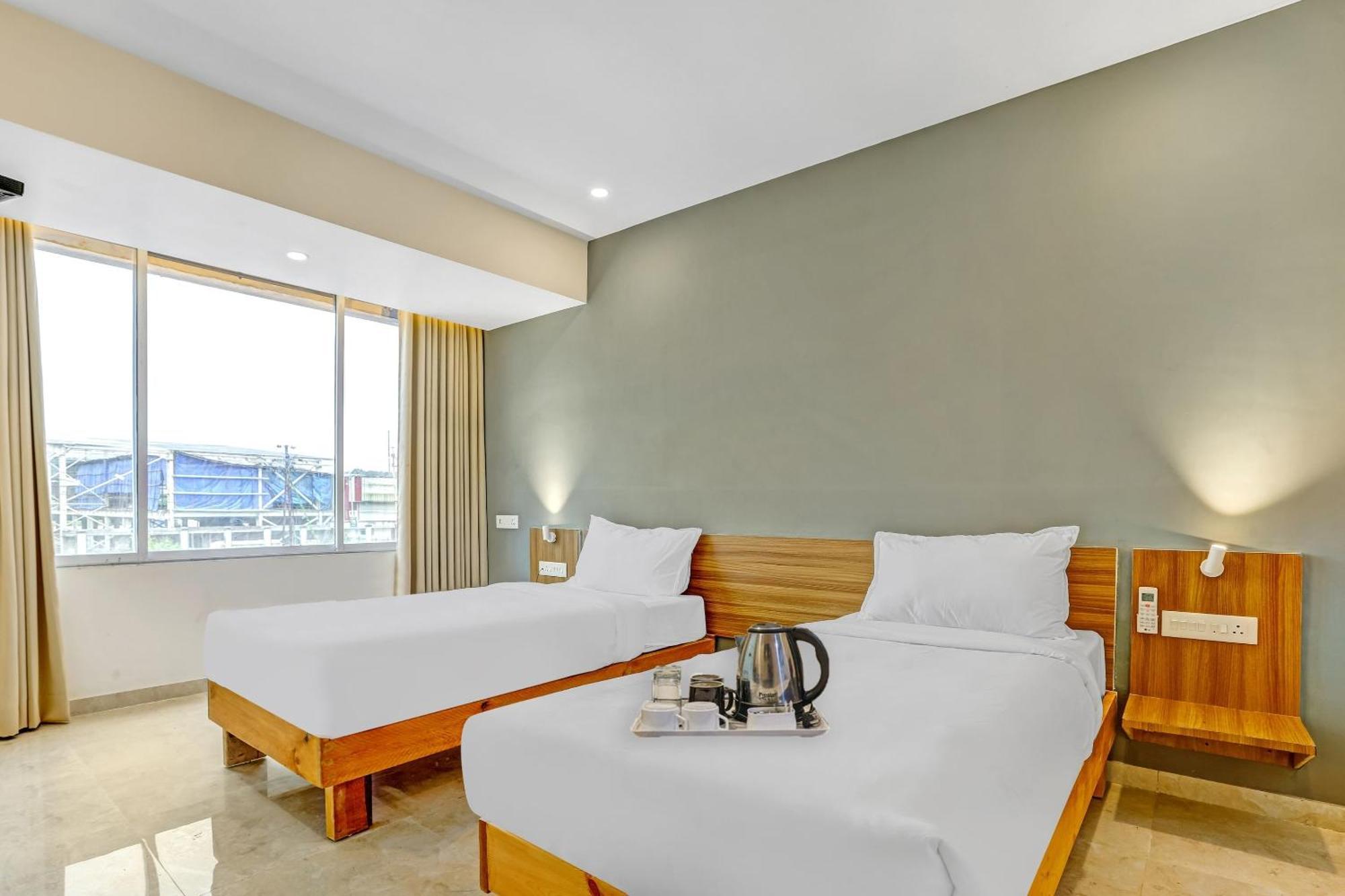 Townhouse Somani Hotel Apta Exterior foto