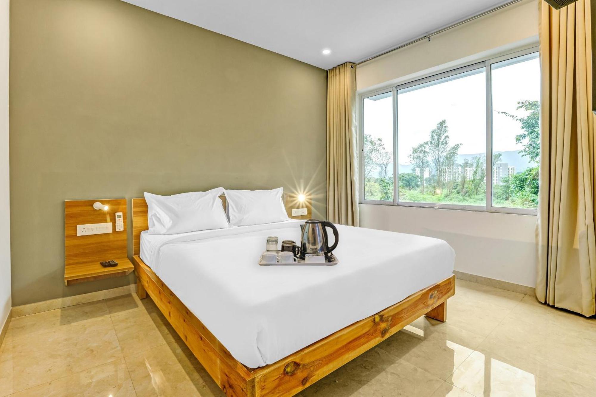 Townhouse Somani Hotel Apta Exterior foto